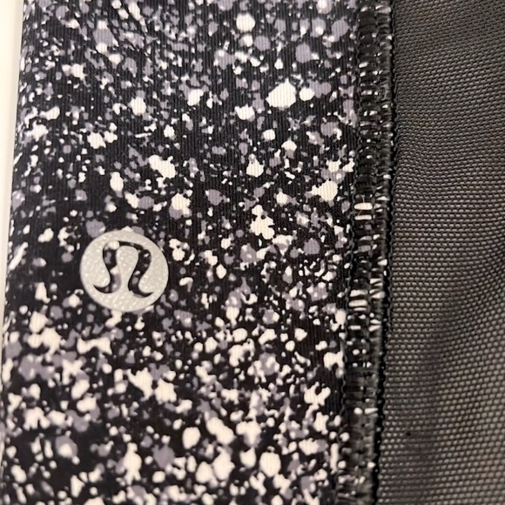 Lululemon Athletica Outrun 17" Crop Splatter White Black / Black Women’s Size 6 - Picture 9 of 15